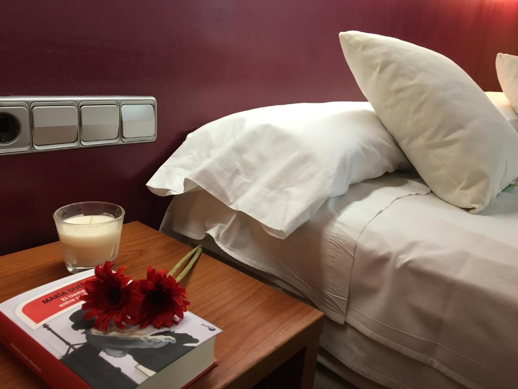 Postel nebo postele na pokoji v ubytování Hotel Jonquera