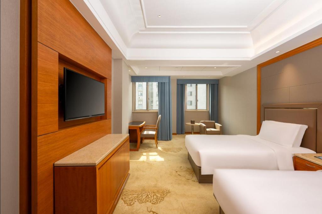 TV a/nebo společenská místnost v ubytování 上海戴斯温德姆酒店 Shanghai Days Wyndham Hotel