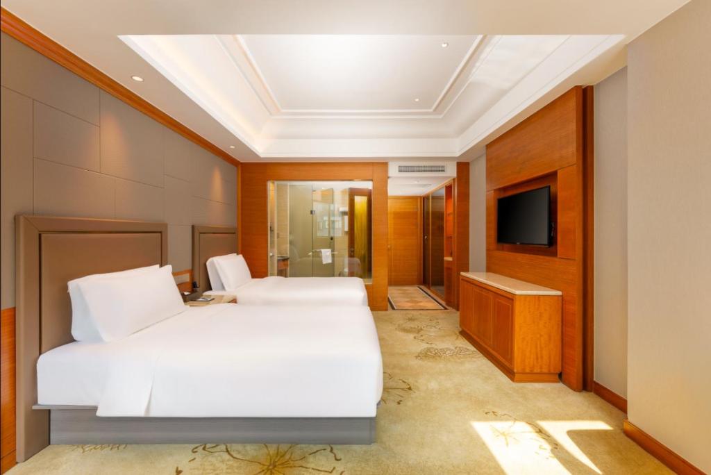 Postel nebo postele na pokoji v ubytování 上海戴斯温德姆酒店 Shanghai Days Wyndham Hotel