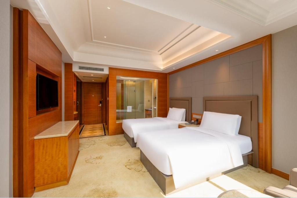 Postel nebo postele na pokoji v ubytování 上海戴斯温德姆酒店 Shanghai Days Wyndham Hotel