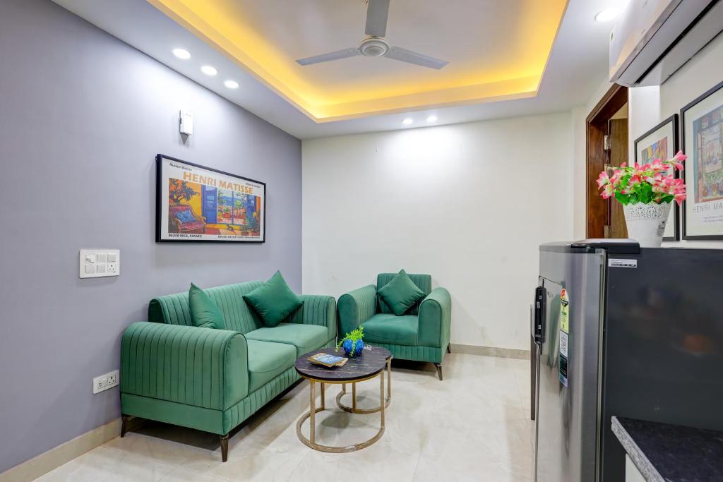 Posezení v ubytování 1BHK Suites Opp Marriott - Huda City Centre