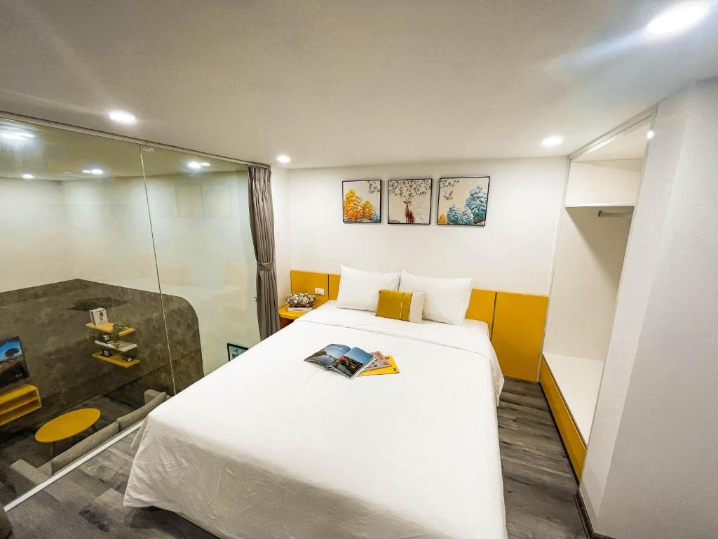 Postel nebo postele na pokoji v ubytování Mango Apartment and Homestay - HaNoi railway station