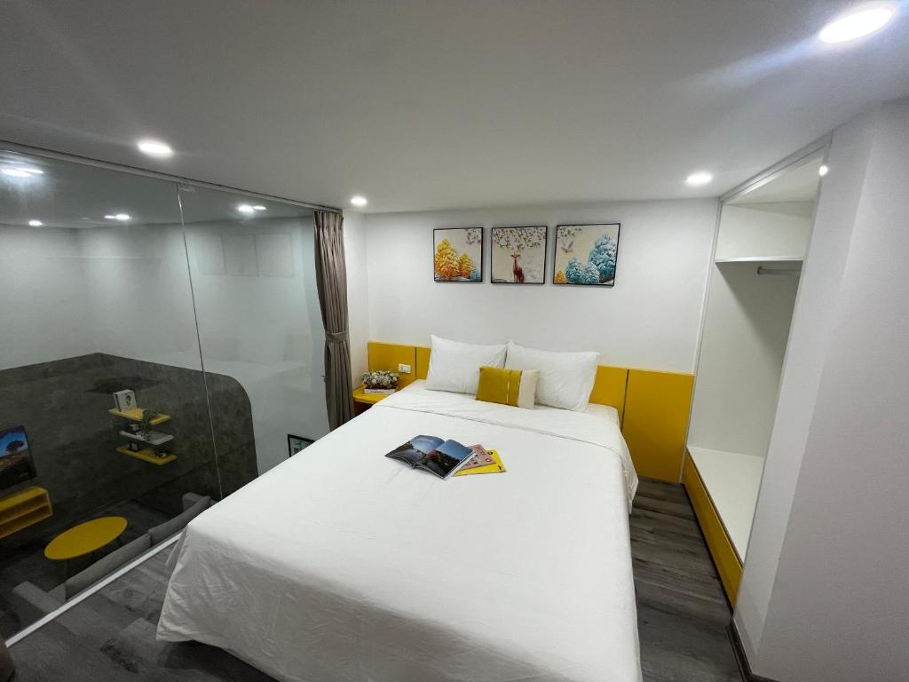 Postel nebo postele na pokoji v ubytování Mango Apartment and Homestay - HaNoi railway station