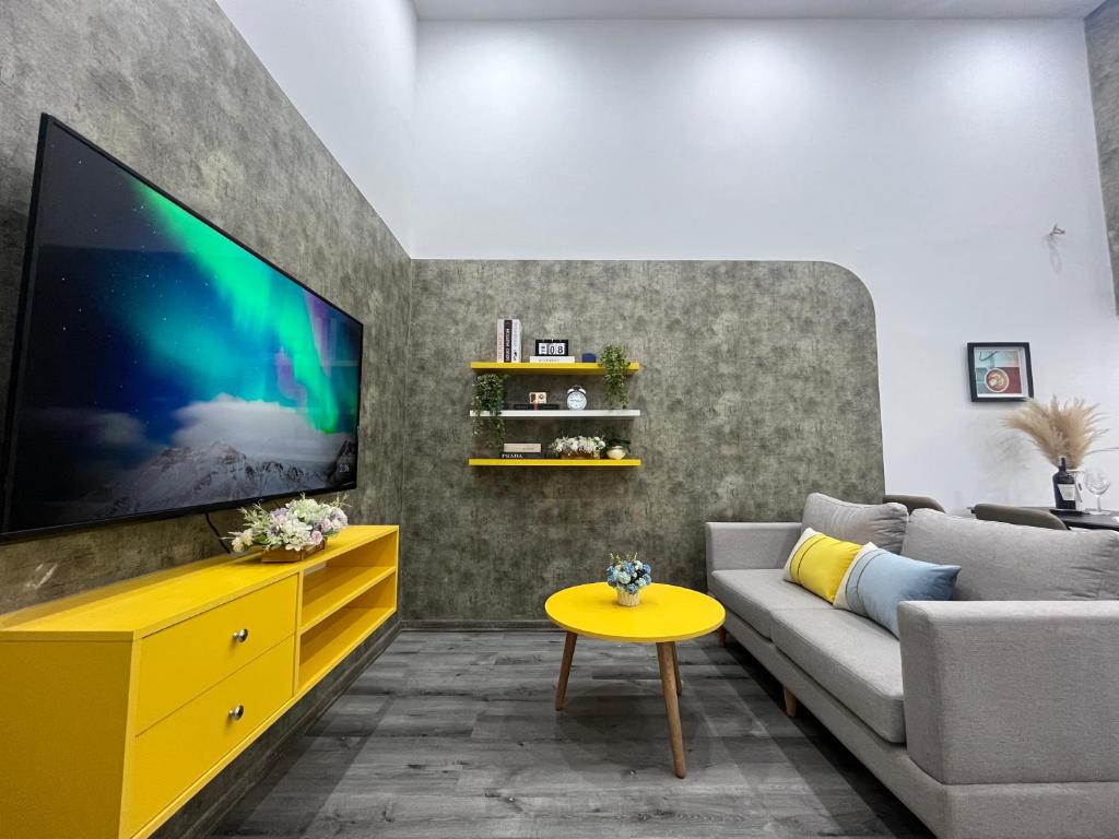 TV a/nebo společenská místnost v ubytování Mango Apartment and Homestay - HaNoi railway station