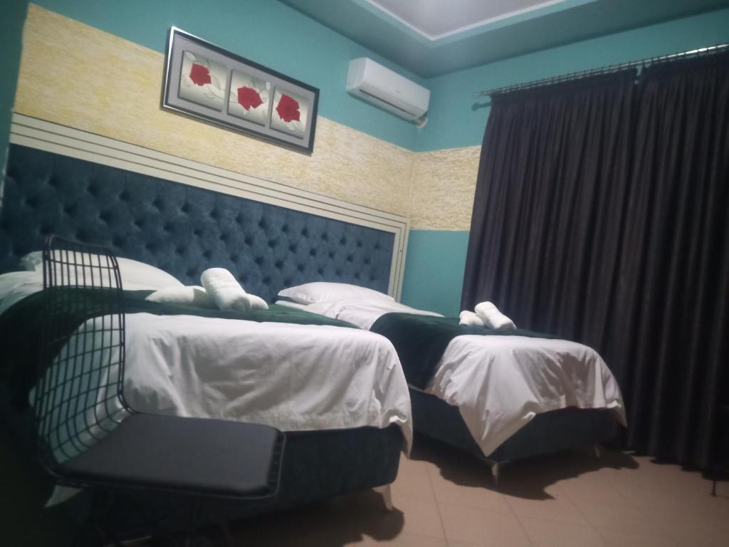 Postel nebo postele na pokoji v ubytování Prince Hotel Fier