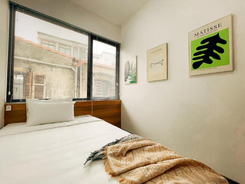 Postel nebo postele na pokoji v ubytování Mango Apartment and Homestay - HaNoi railway station