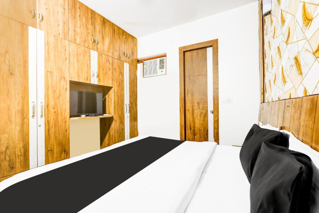 TV a/nebo společenská místnost v ubytování Super Hotel O Sector 52 Gurgaon