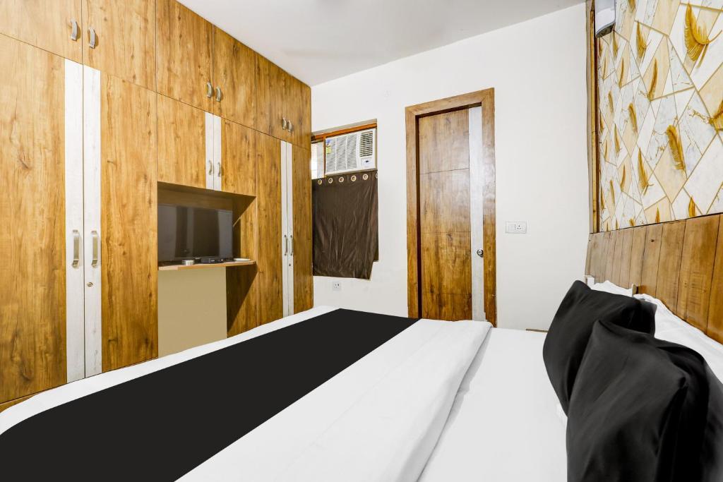 TV a/nebo společenská místnost v ubytování Super Hotel O Sector 52 Gurgaon