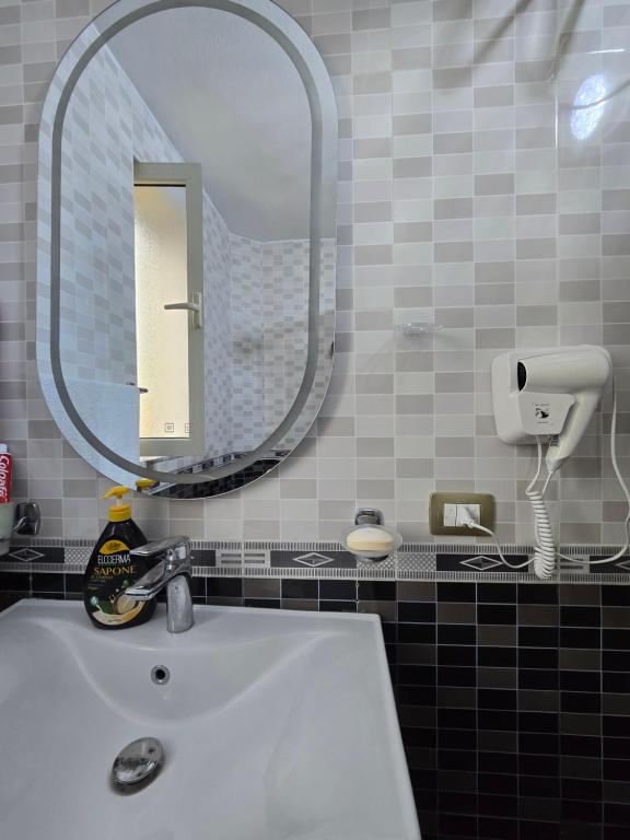 Vonios kambarys apgyvendinimo įstaigoje Ideal Home