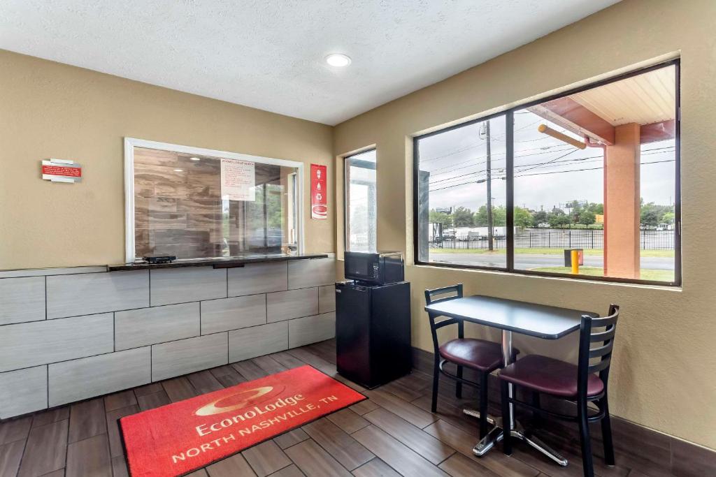 Econo Lodge Nashville North photo