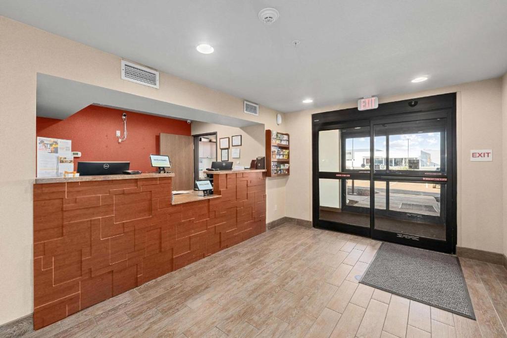 Kuchyň nebo kuchyňský kout v ubytování MainStay Suites Spokane Valley