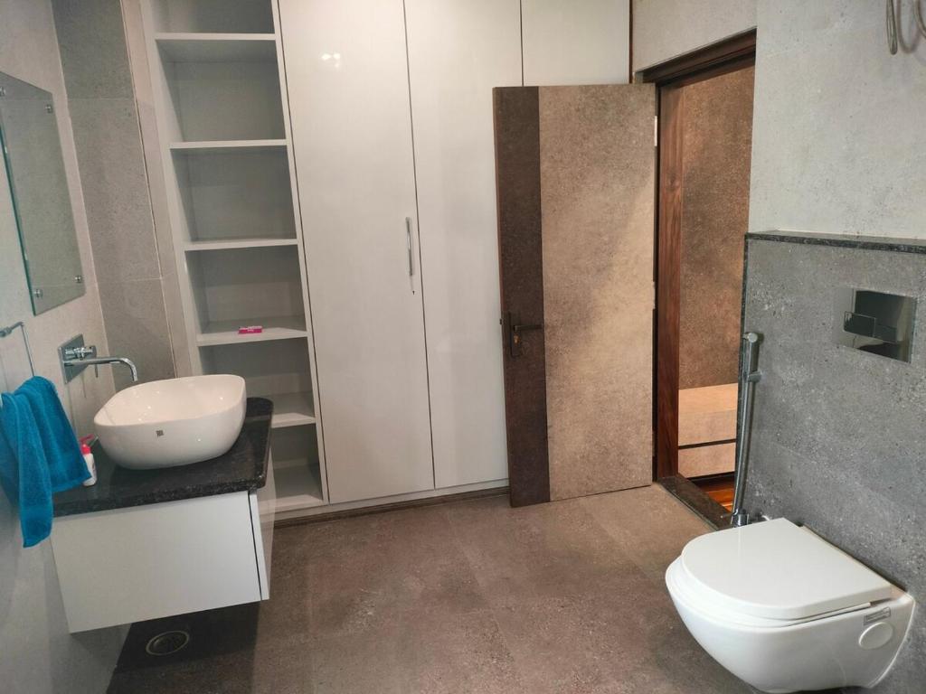 Ένα μπάνιο στο Villa 38
