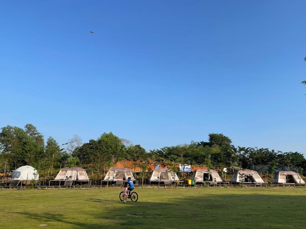 Gallery image of Lakeville Suối Rao Glamping Retreat in Ấp Quảng Giáo