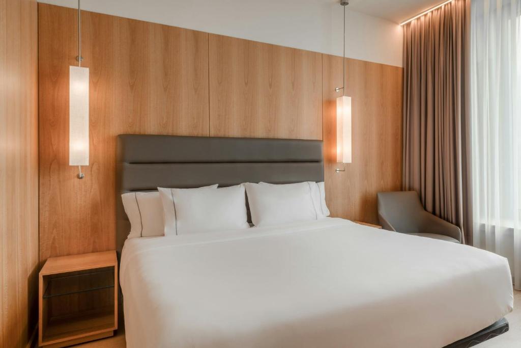 Posteľ alebo postele v izbe v ubytovaní AC Hotel Diagonal L'Illa by Marriott