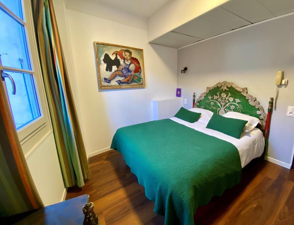 Postel nebo postele na pokoji v ubytování Hôtel des Templiers