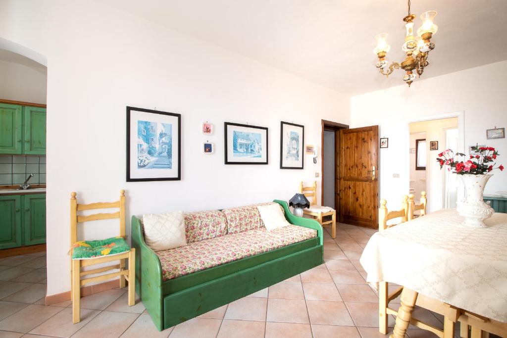A seating area at Appartamento Iris