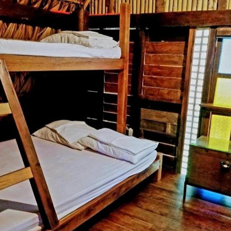 Surfer's Villa La Union - Family Room With Shared Bathroom