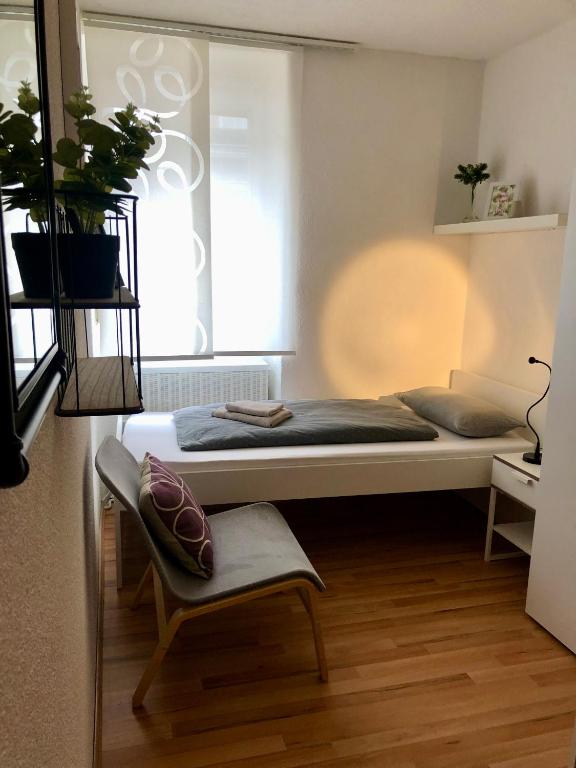 Postel nebo postele na pokoji v ubytování No2 TOP Apartment4YOU - 3 Zimmer, 1-6 Pers, Saarbrücken - Jägersfreude Saarbruecken