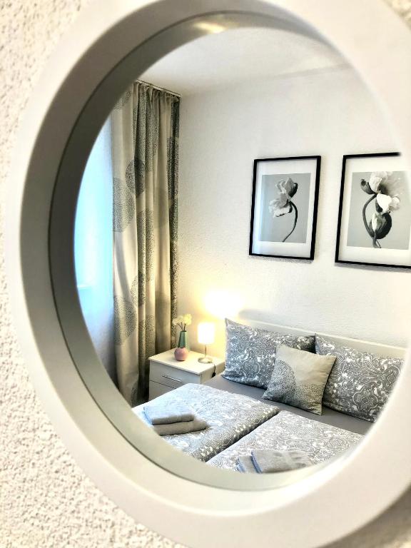Postel nebo postele na pokoji v ubytování No2 TOP Apartment4YOU - 3 Zimmer, 1-6 Pers, Saarbrücken - Jägersfreude Saarbruecken