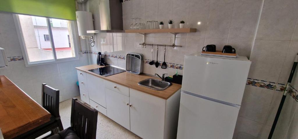 Kuchnia lub aneks kuchenny w obiekcie apartamento céntrico jerez calle tucan n17