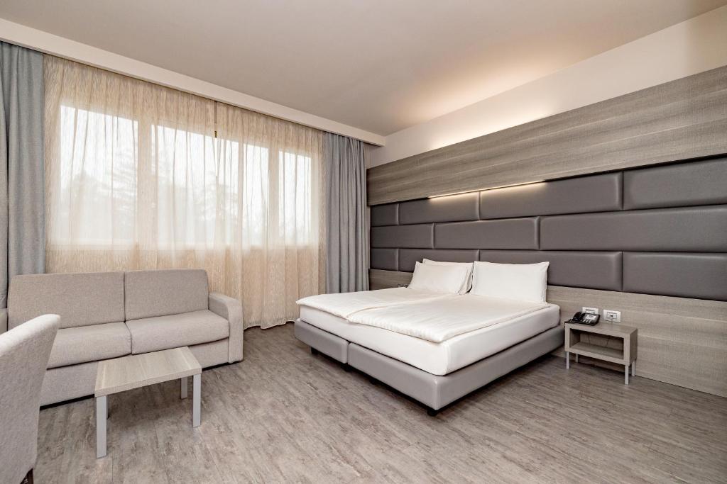 Postel nebo postele na pokoji v ubytování Just Hotel Saronno