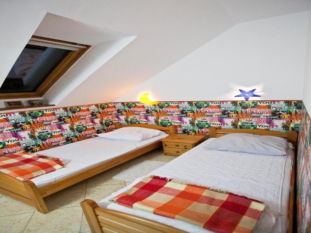 Posteľ alebo postele v izbe v ubytovaní Apartment in Rowy with a garden