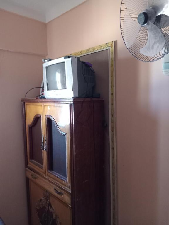 A television and/or entertainment centre at Free Wi-Fi شقة فندقية فى الاسكندرية New apartment sea view Alexandria