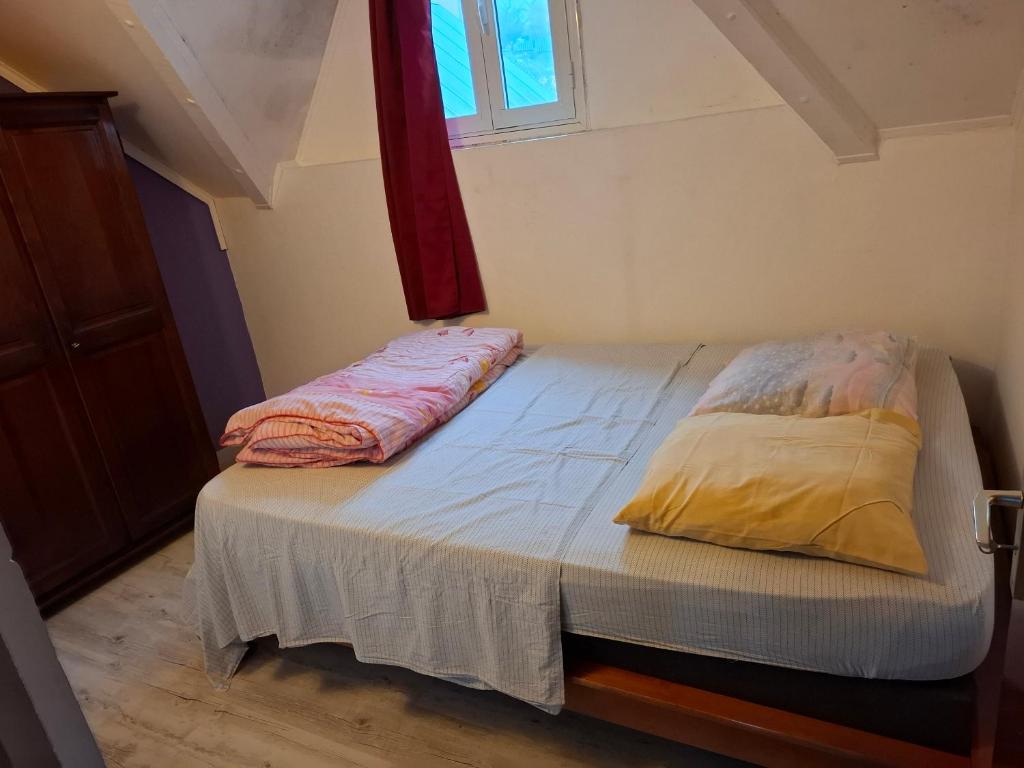 Postel nebo postele na pokoji v ubytování Chambre double