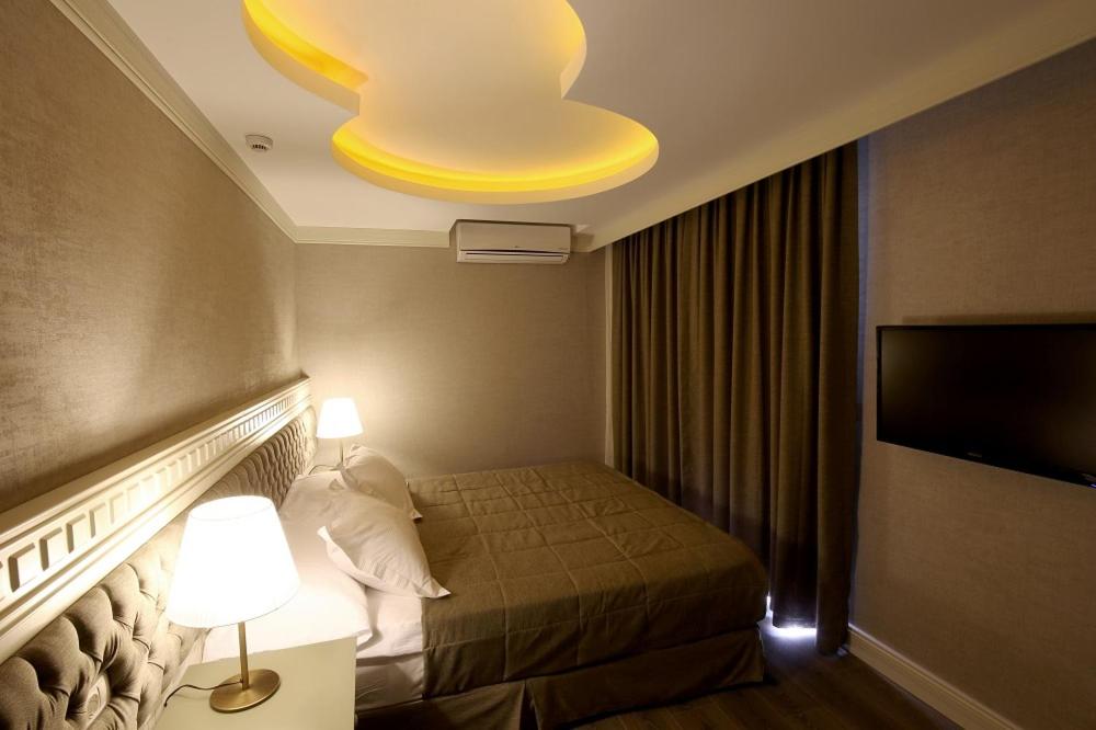 Postel nebo postele na pokoji v ubytování Pinehill Hotel & Suites
