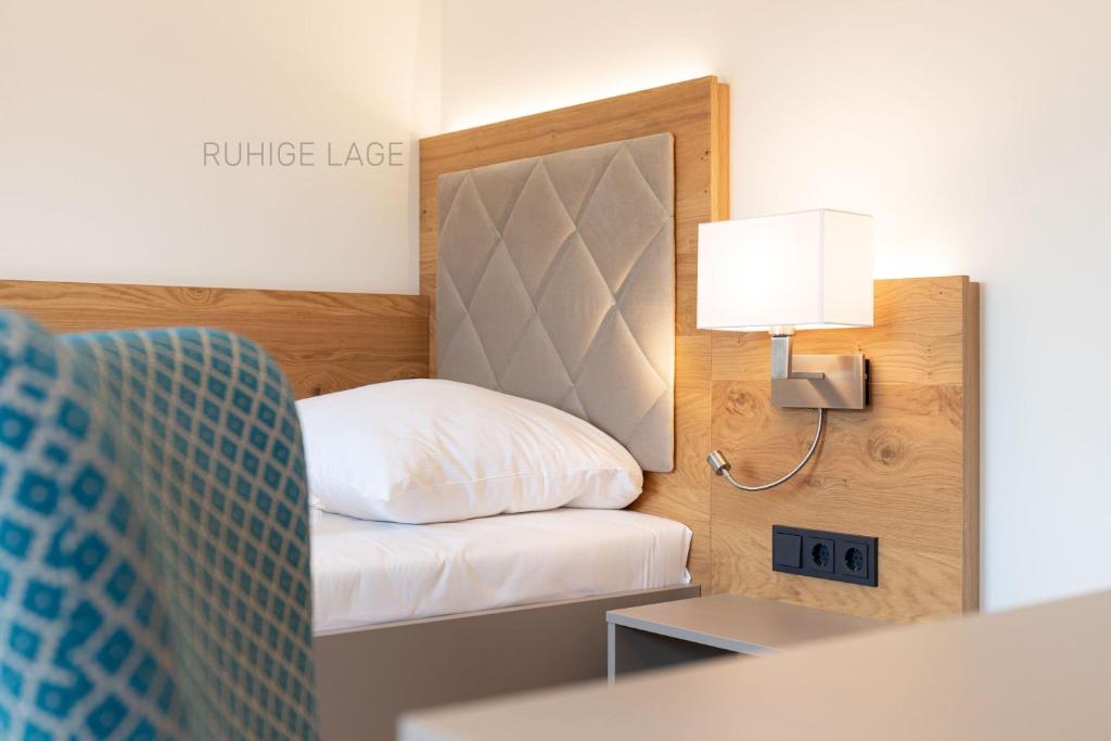 Postel nebo postele na pokoji v ubytování Hotel Ross