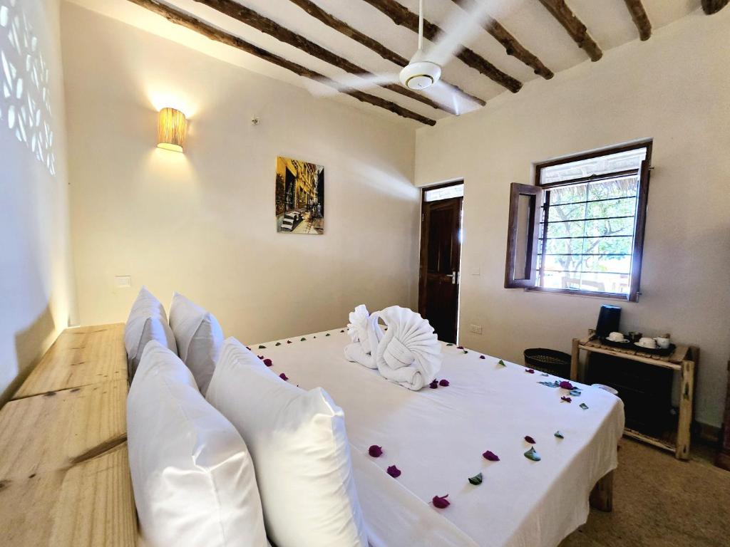 Postel nebo postele na pokoji v ubytování HA Beach Hotel Zanzibar
