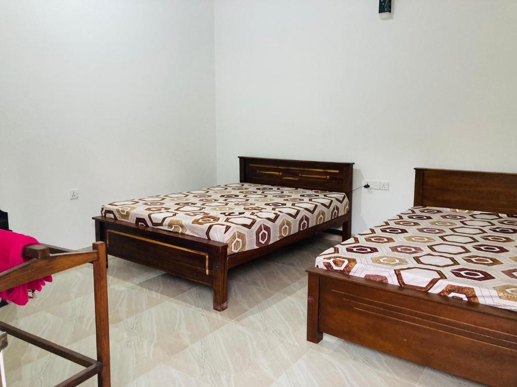 Yu T Home Stay Anuradhapura客房内的一张或多张床位