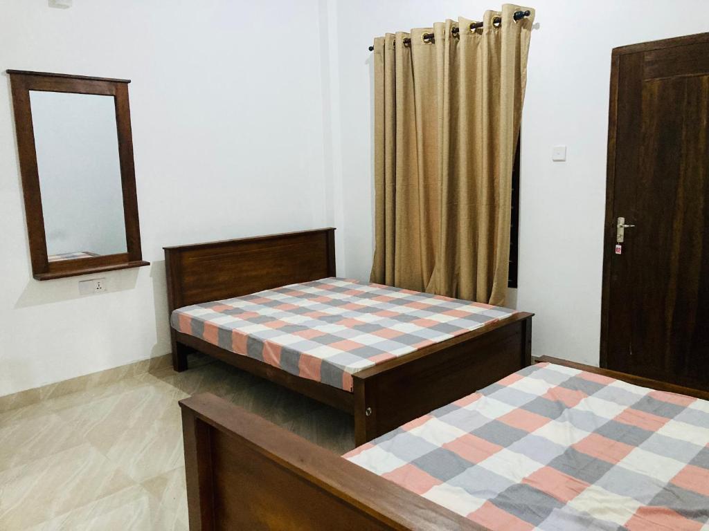 Yu T Home Stay Anuradhapura客房内的一张或多张床位