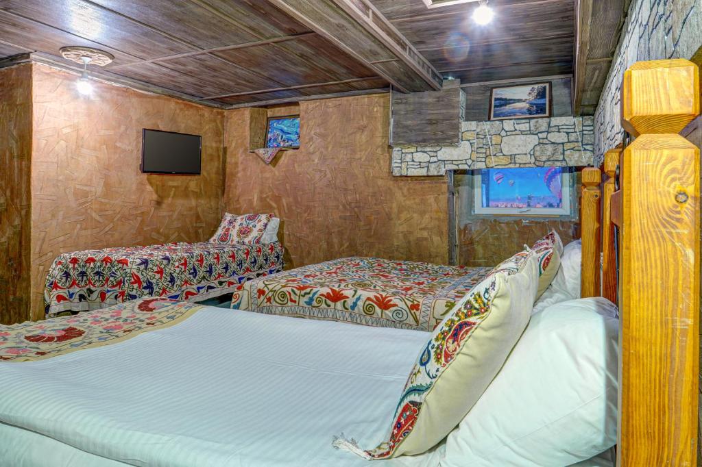 Atax Cave House - Economy Triple Room
