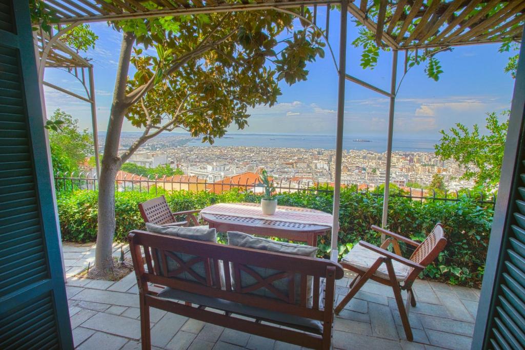 Eliosky Apartment in Ano Poli, Thessaloniki #FeelsLikeHome