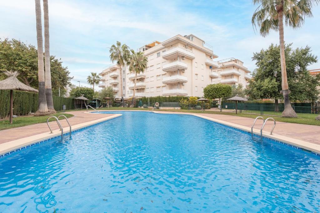 a large swimming pool in front of a building at Apartamento En Canet in Canet de Berenguer