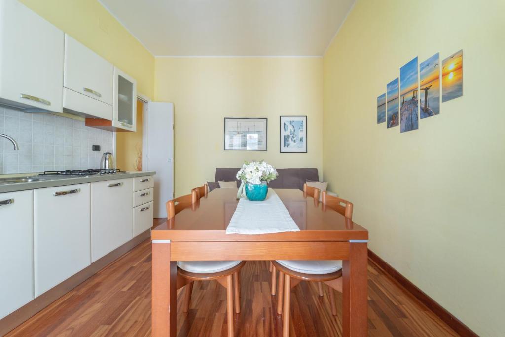 A kitchen or kitchenette at Apartments via Spano