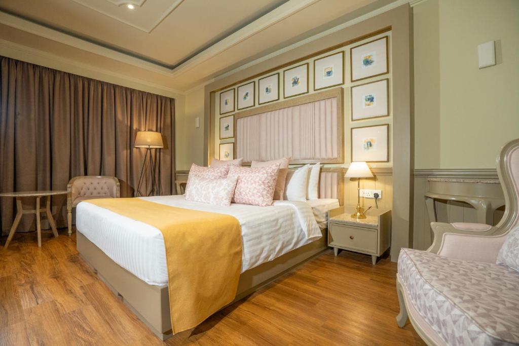 Grandeeza Hotel by Galisonにあるベッド