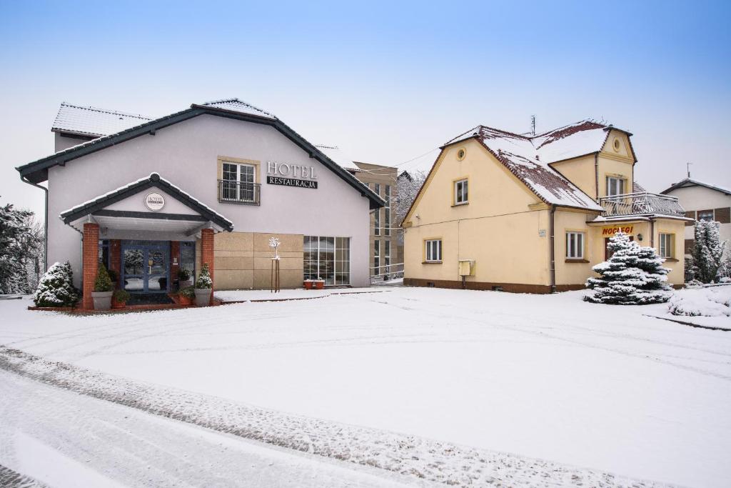 Hotel Nowy Dwór v zime