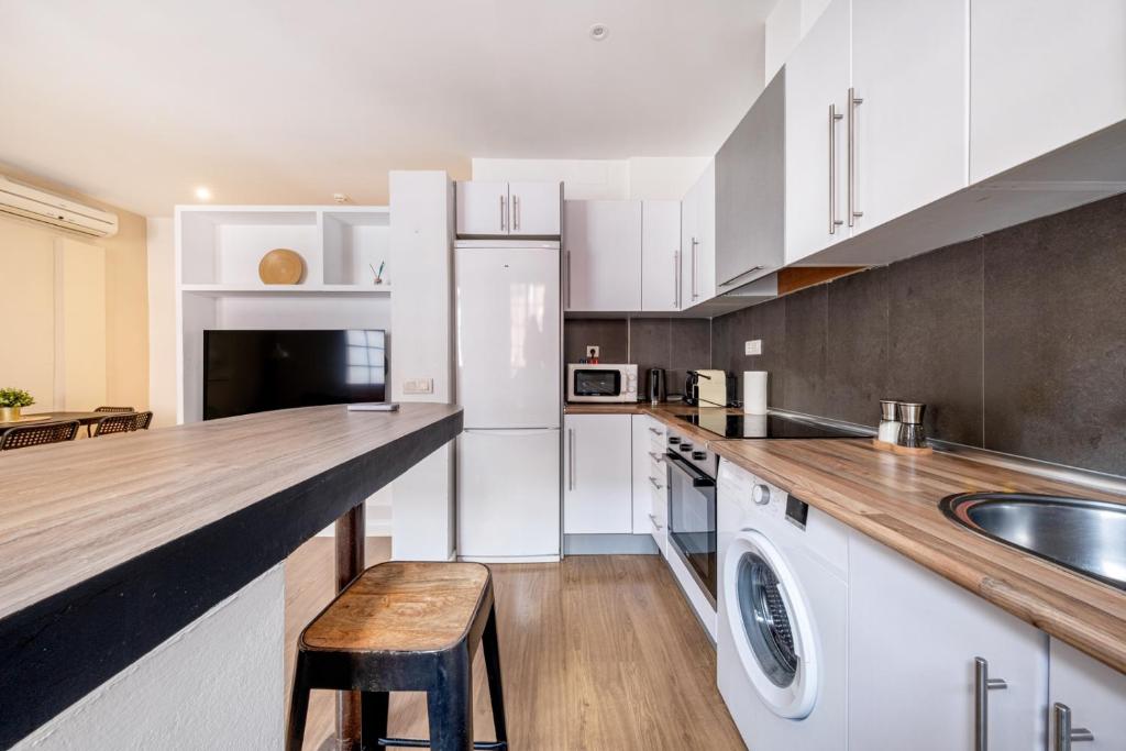 Kuchyňa alebo kuchynka v ubytovaní Caliu Apartments Barcelona - Fira
