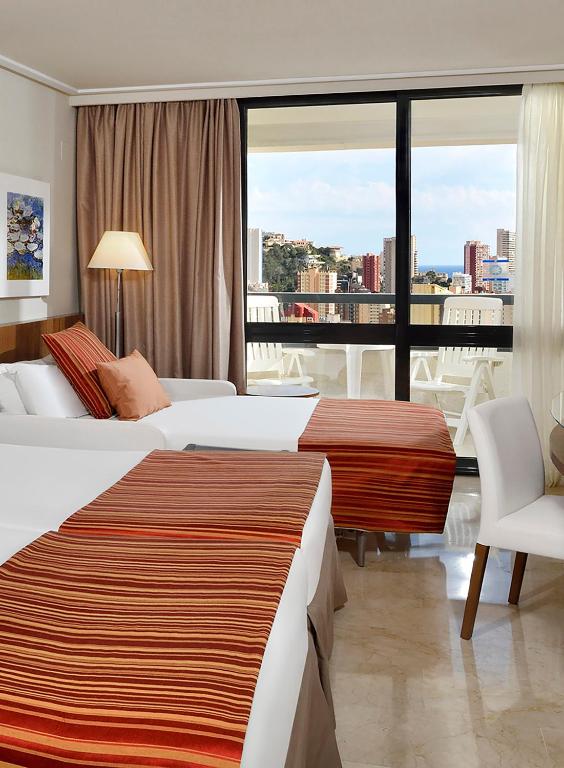 
Family Room (2 Adults + 2 Children)
