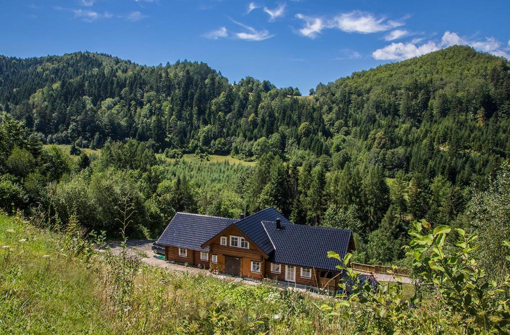 an aerial view of a house in the mountains at Obidza 438 chata w górach in Obidza