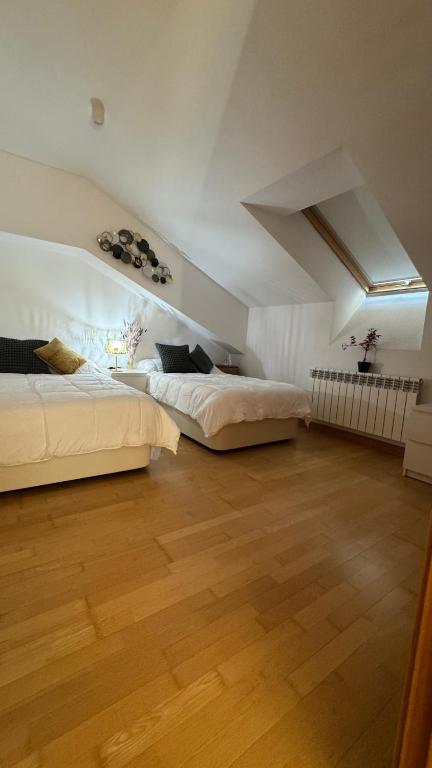 Postel nebo postele na pokoji v ubytování Apartamentos Suites Olmedo