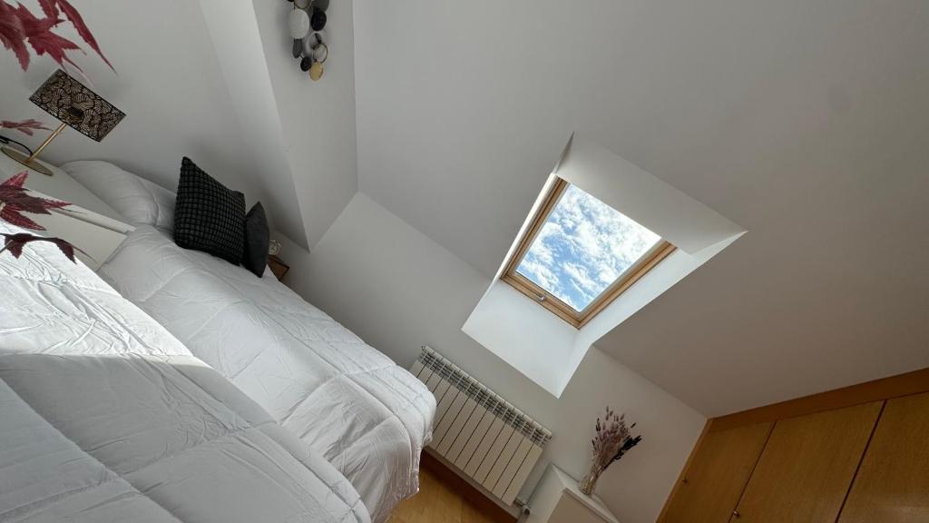Postel nebo postele na pokoji v ubytování Apartamentos Suites Olmedo
