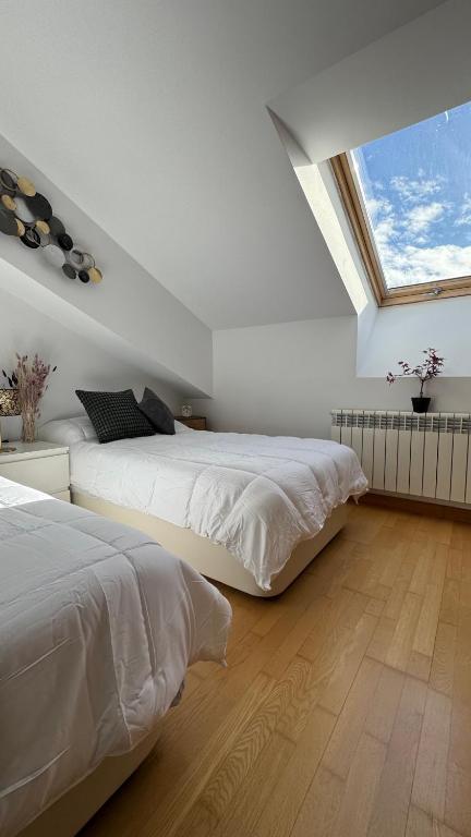 Postel nebo postele na pokoji v ubytování Apartamentos Suites Olmedo