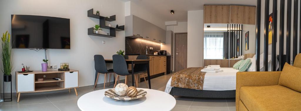 Nicole's Modern Center Apt with Private Parking
