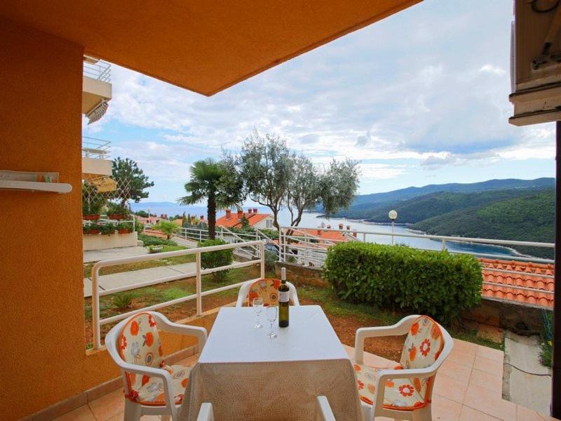 App with terrace with sea view,639