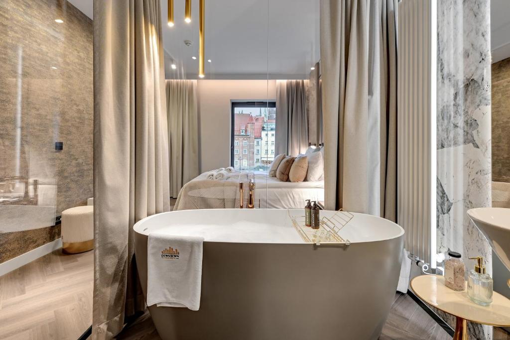 DEO PLAZA Premium Suites & Riverside by Downtown Apartments - 16