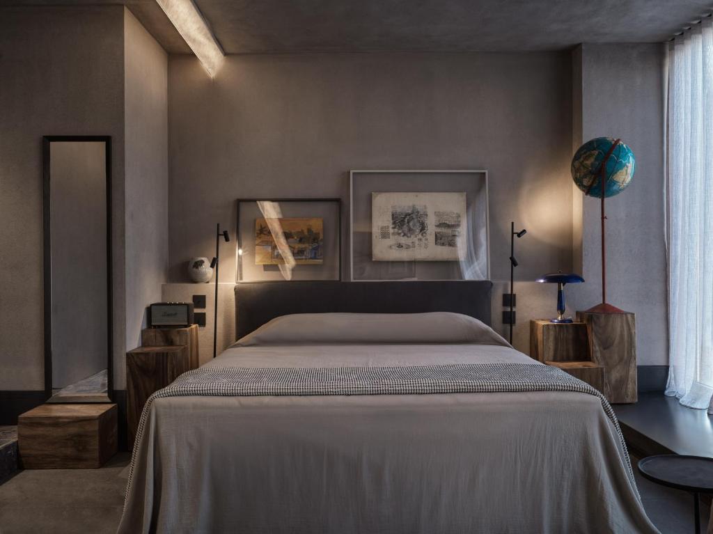 Monastik Living in Athina - 8