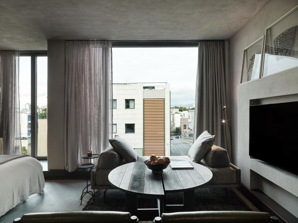 Monastik Living in Athina - 9